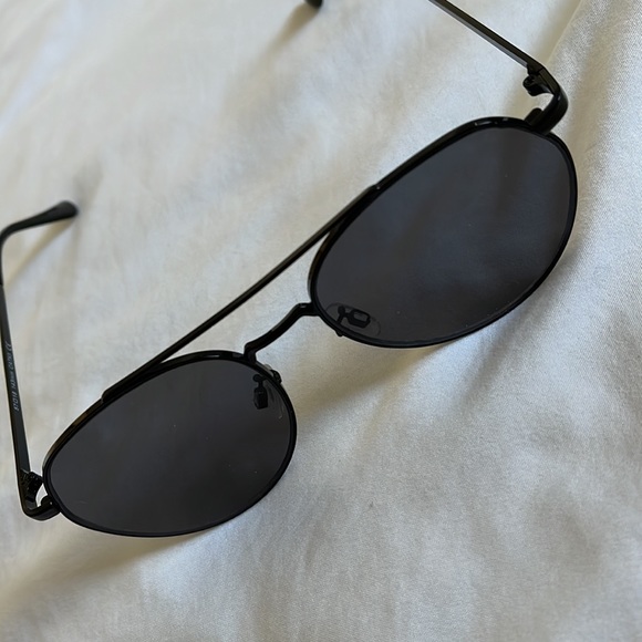 Black sunglasses - Picture 3 of 3